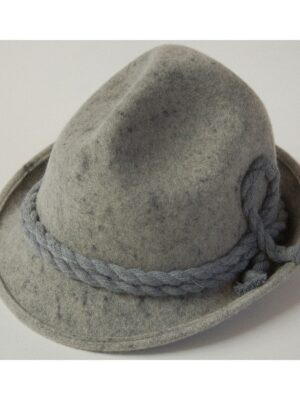 import placeholder for hat:2 6