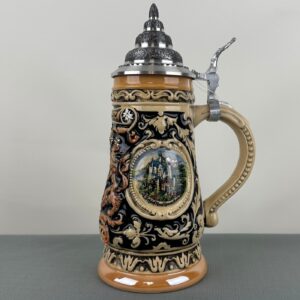 bavarian lion crest stein 4/10 liter