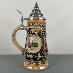 bavarian lion crest stein 4/10 liter