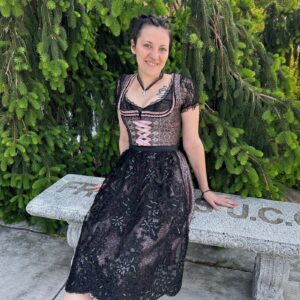 traditional german dirndls finja dirndl, size 8 only