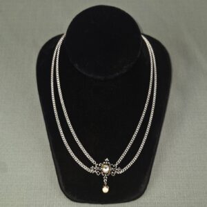 c723 pearl necklace