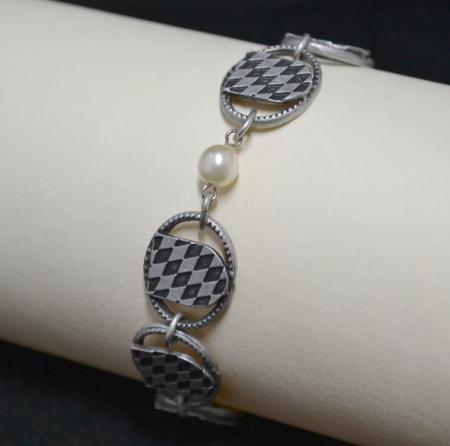 Bavarian Shield Pearl Bracelet