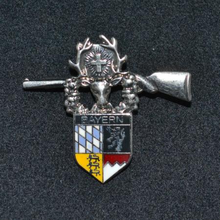 Bayern stag and rifle hat pin