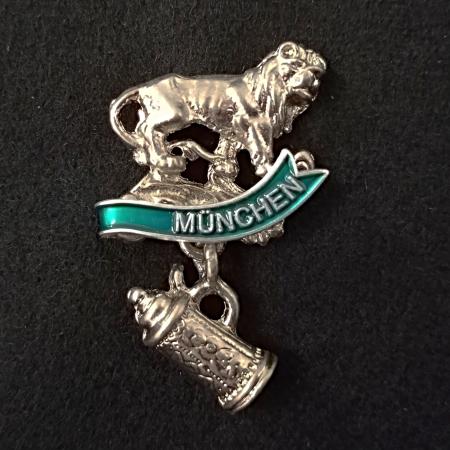 munchen lion hat pin